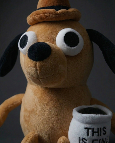 Pelúcia This is Fine Dog